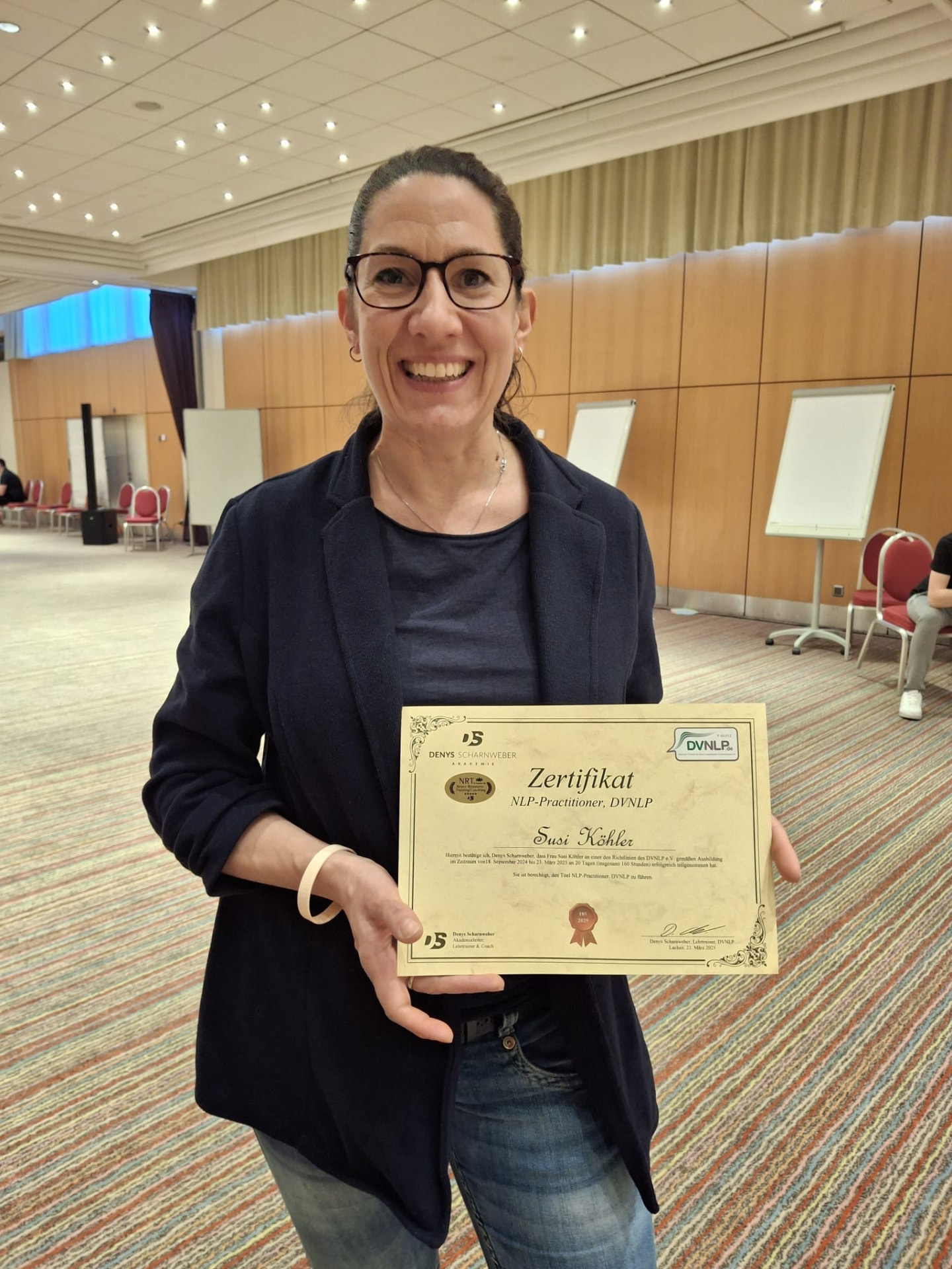 Susi Nocker mit DVNLP-Practitioner-Zertifikat